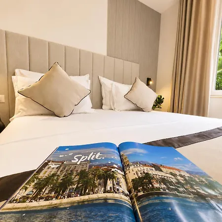 Bella Luxury , Old Town , Brand New * Σπλιτ